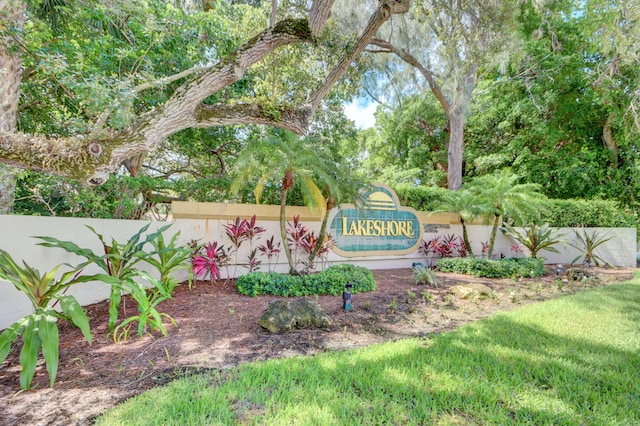 view of community / neighborhood sign