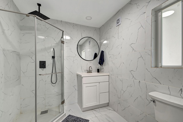 bathroom featuring a tile shower, vanity, and toilet