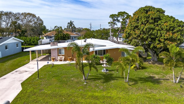 view of front of home featuring stucco siding, a front lawn, concrete driveway, and an attached carport