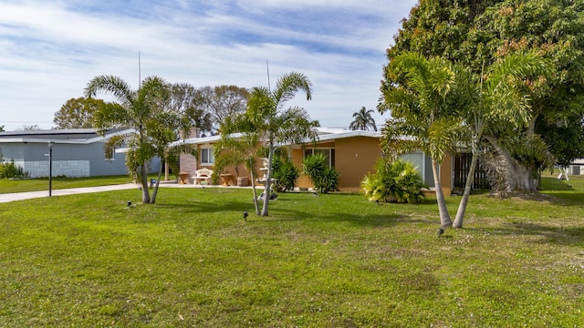 view of front of house featuring a front yard