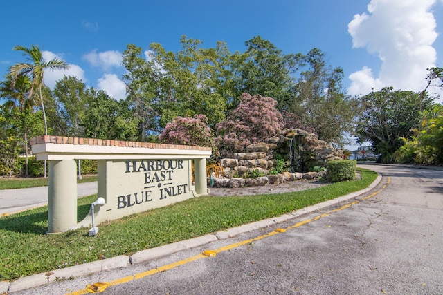 view of community / neighborhood sign