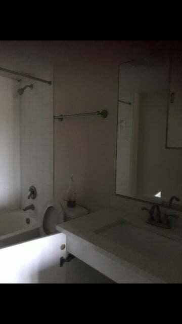 full bathroom with washtub / shower combination, toilet, and sink