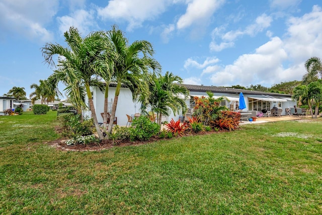 view of yard with a patio