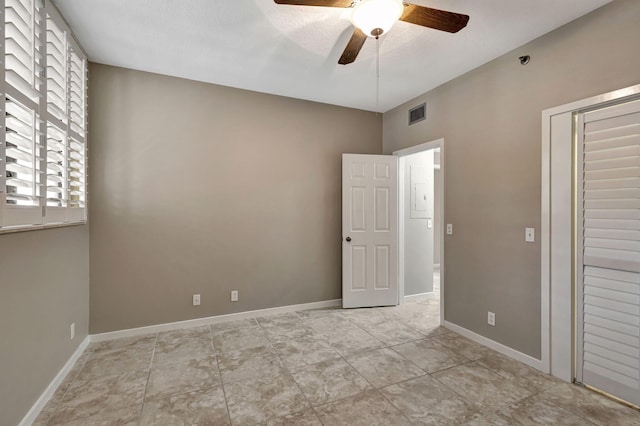 unfurnished bedroom featuring ceiling fan and a closet