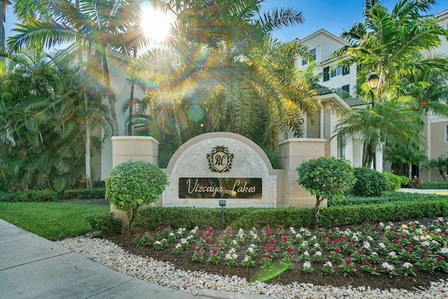 view of community / neighborhood sign