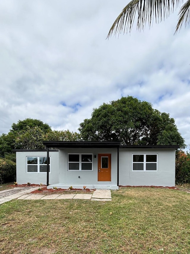 view of front of home with a front yard