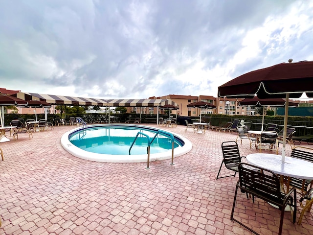 view of swimming pool