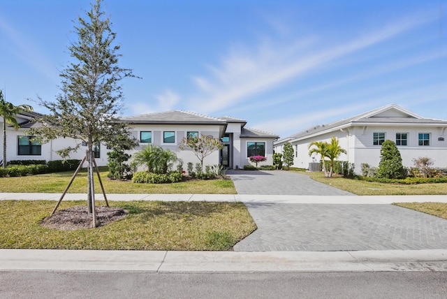 view of front of house with a front lawn