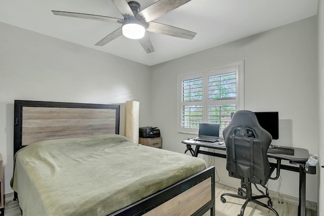 bedroom featuring ceiling fan