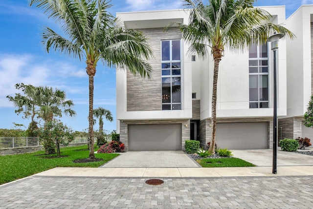 view of front facade featuring a garage