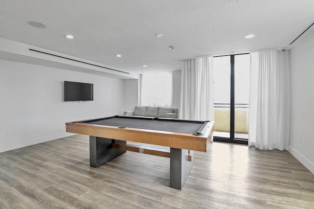 playroom with billiards, baseboards, light wood-style flooring, a wall of windows, and recessed lighting