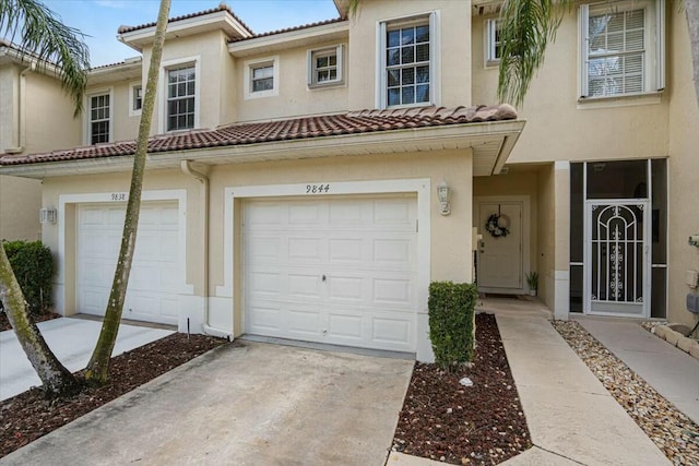 view of front facade with a garage