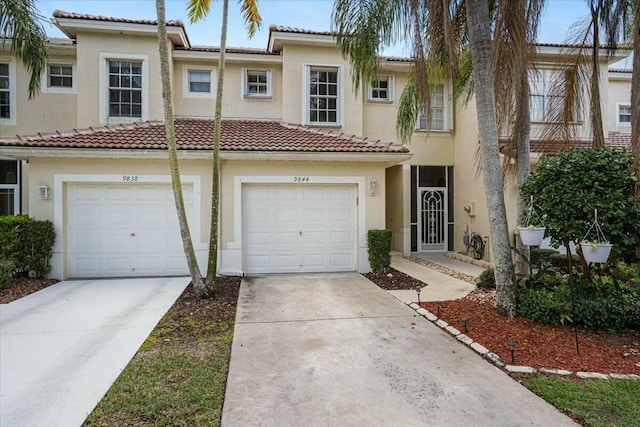 view of front facade featuring a garage