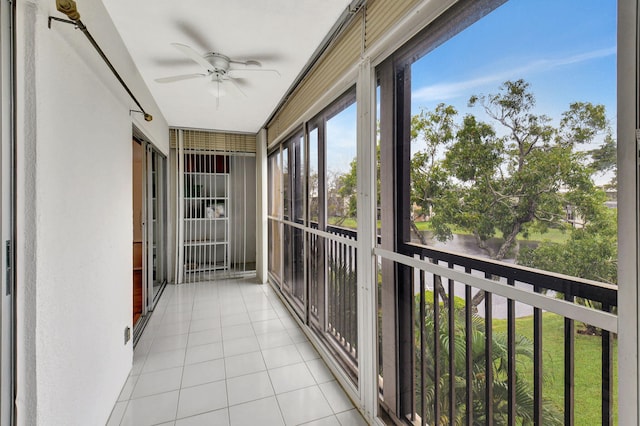 unfurnished sunroom with ceiling fan