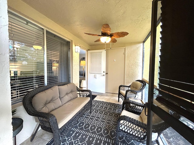 sunroom with ceiling fan