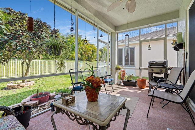 sunroom with ceiling fan