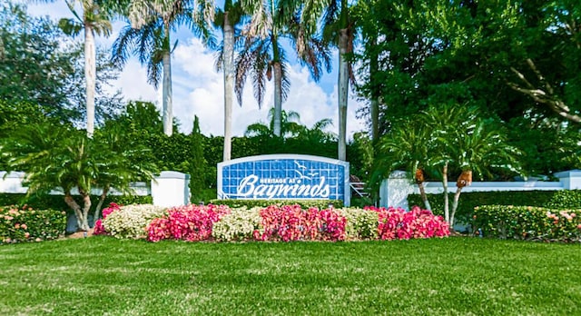 community sign with a lawn