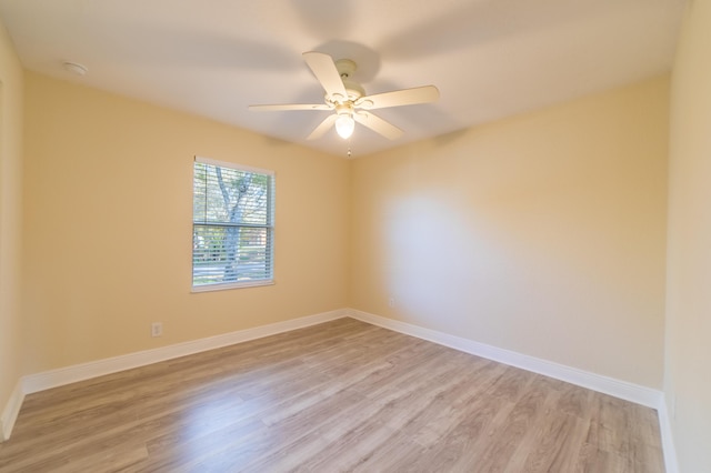 unfurnished room featuring light hardwood / wood-style floors and ceiling fan