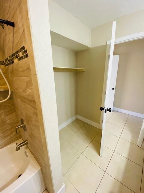 bathroom featuring tiled shower / bath and tile patterned floors