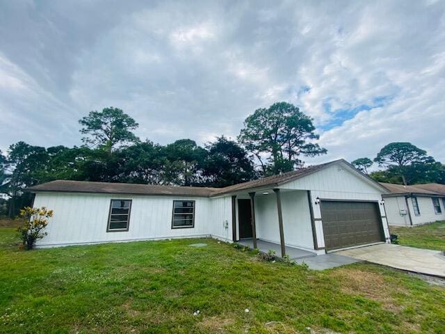 view of front of house with a garage and a front yard