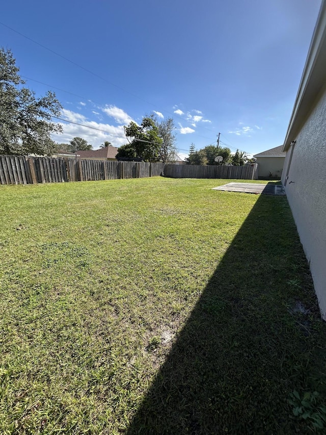 view of yard featuring a patio