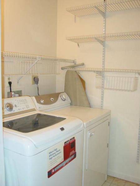 laundry room with independent washer and dryer