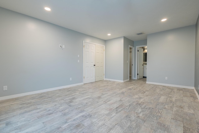 unfurnished room featuring light hardwood / wood-style floors