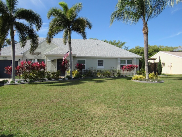 view of front of property featuring a front yard