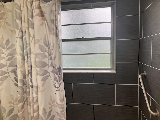 bathroom with curtained shower