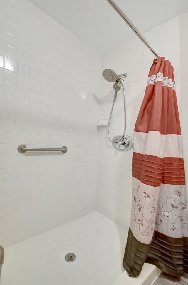 bathroom featuring a shower with curtain