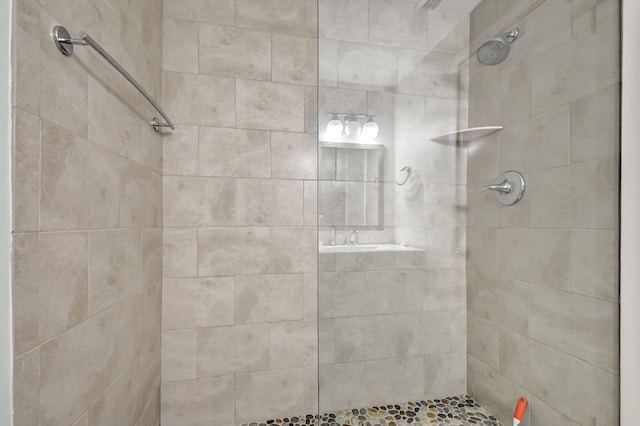 bathroom featuring a tile shower