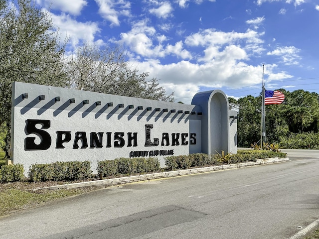 view of community / neighborhood sign