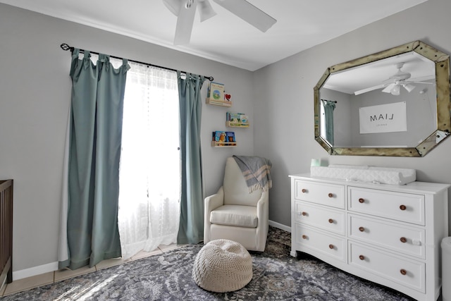 living area featuring ceiling fan