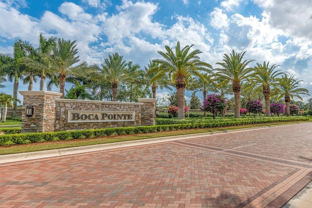 view of community / neighborhood sign