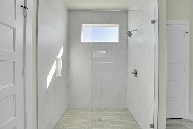 bathroom featuring tiled shower