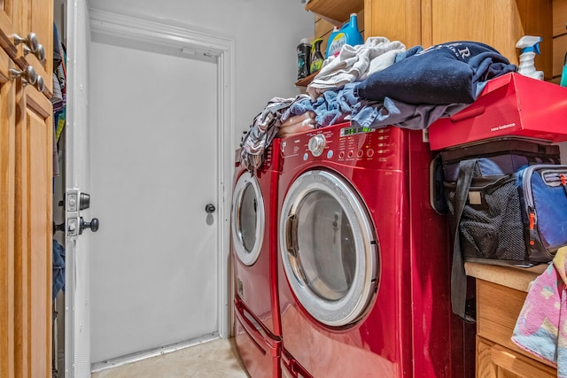 laundry room with washer and clothes dryer and light tile patterned flooring