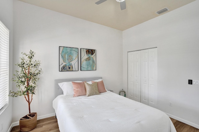 bedroom with hardwood / wood-style flooring, a closet, and ceiling fan