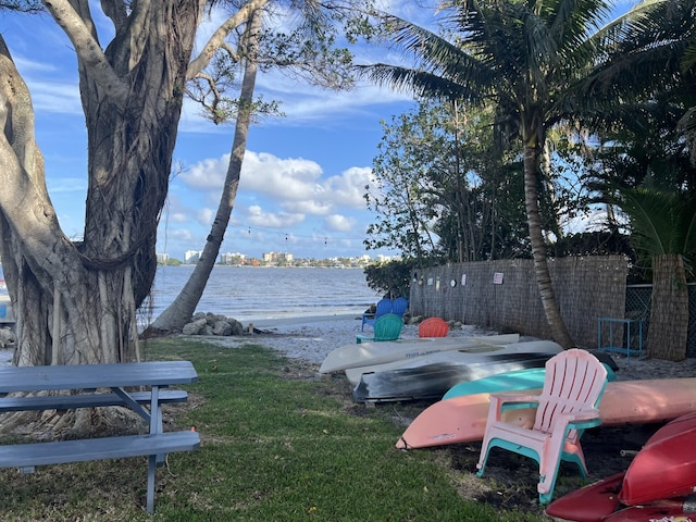 view of yard featuring a water view