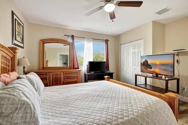 bedroom featuring hardwood / wood-style floors, ceiling fan, and a closet