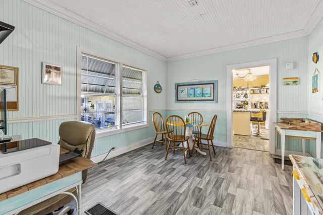 kitchen with ceiling fan, appliances with stainless steel finishes, a center island, ornamental molding, and decorative light fixtures