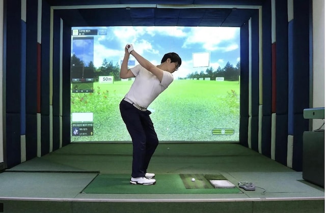 recreation room featuring golf simulator