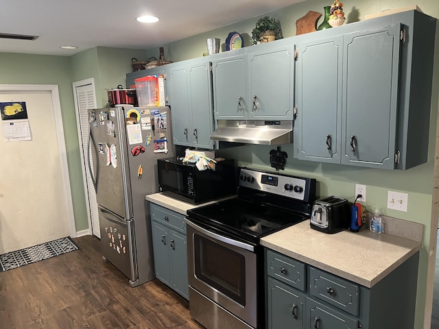 kitchen with stainless steel appliances, dark wood-type flooring, and gray cabinets