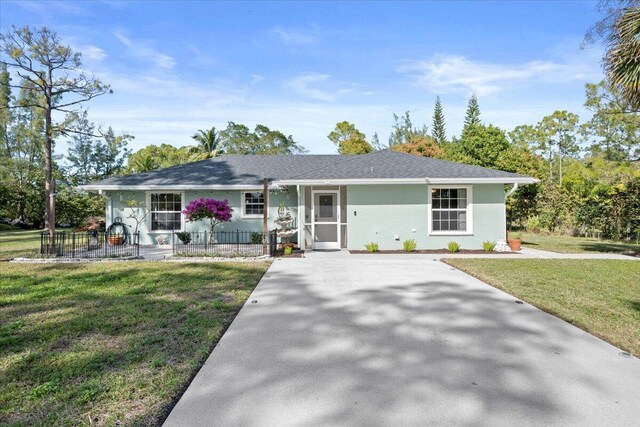 single story home featuring a front yard and covered porch