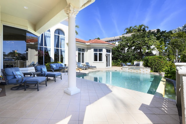 view of pool with an in ground hot tub and a patio