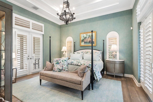 11205 Orange Hibiscus Ln, Palm Beach Gardens, FL 33418 - bedroom with wood finished floors, crown molding, a chandelier, a tray ceiling, and baseboards