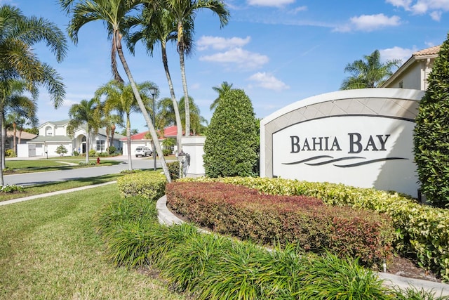 community / neighborhood sign featuring a lawn