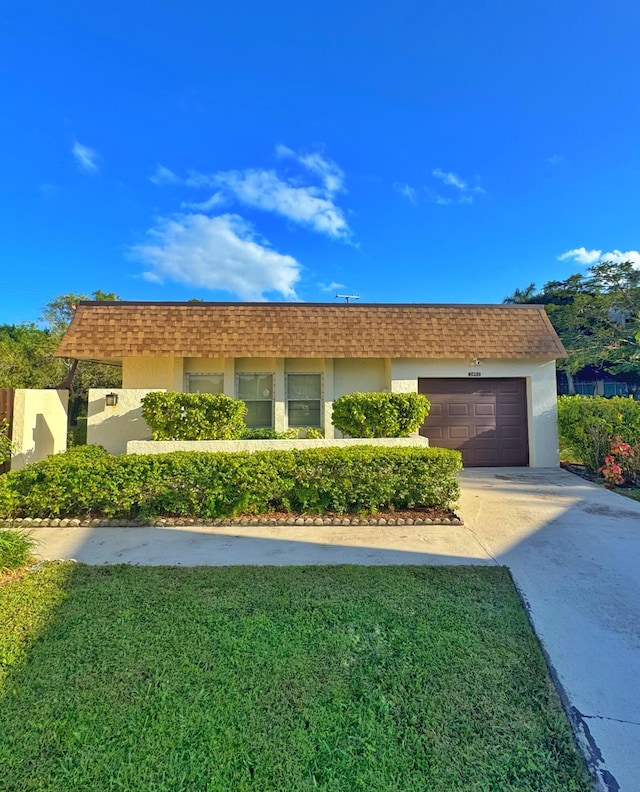 view of front of house with a front yard