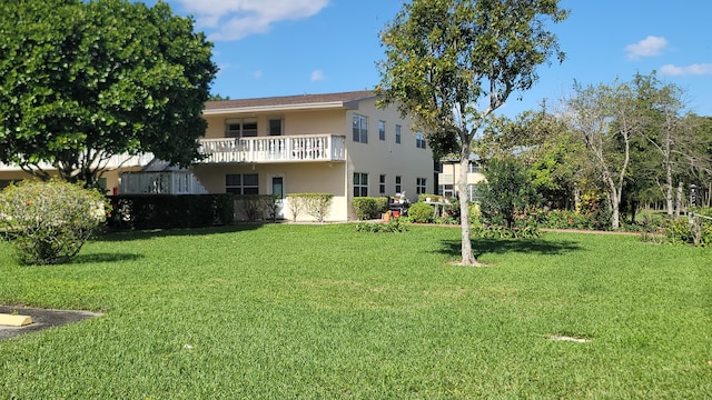 view of yard with a balcony