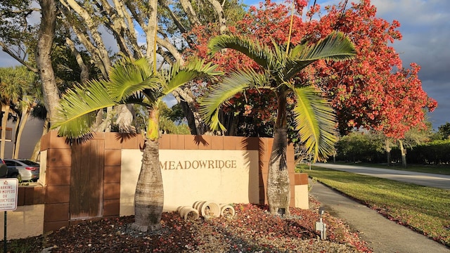 view of community / neighborhood sign