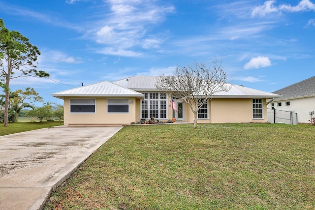 single story home featuring a front lawn